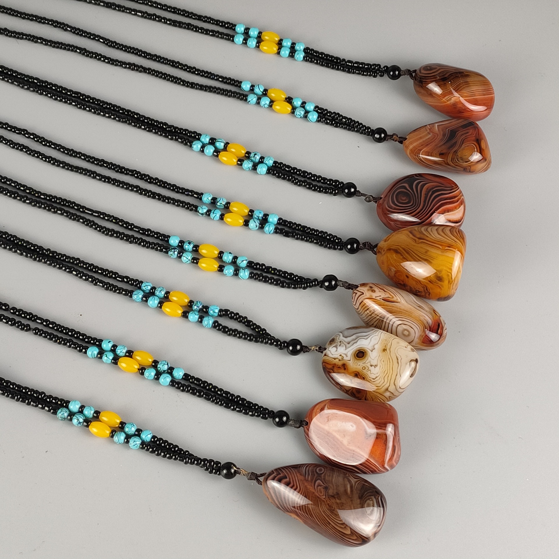 供应珠宝缠丝玛瑙原石把件挂件象形图案吊坠挂件批发