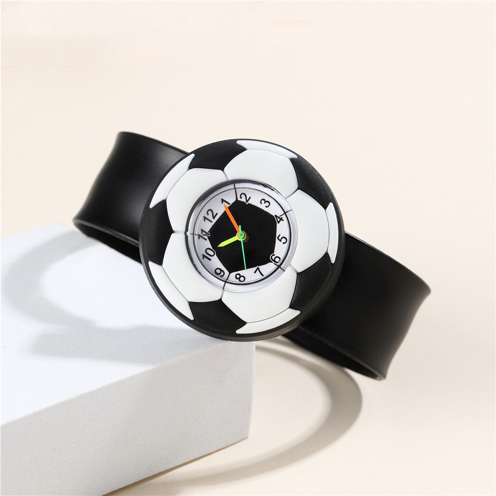 Cute Football Pattern Pat Watch Sports Series Football Quartz Boys and Girls Quartz Wrist Watch Watch
