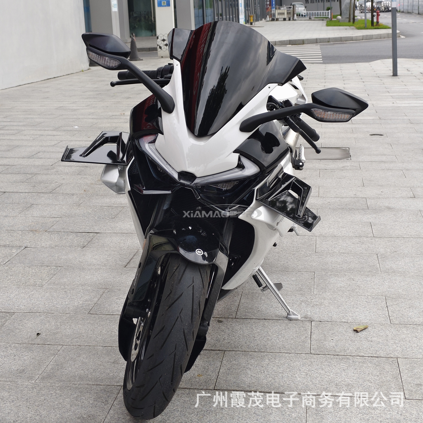 Suitable for CFMOTO 500SR modifications: a taller, sportier windshield. CFMOTO 500SR modification accessories: a taller front windshield
