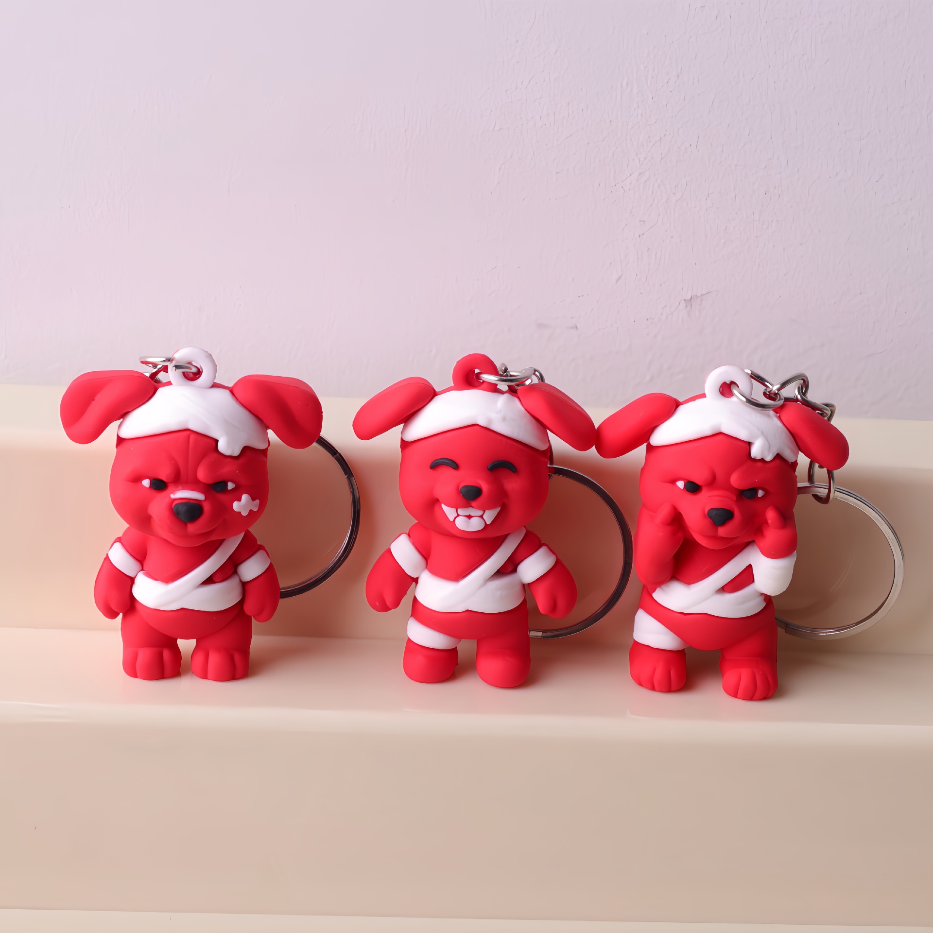 Explosiones transfronterizas perro rojo accesorios colgante de llaves juguete de moda muñeca colgante bolsos llaveros pequeños regalos al por mayor
