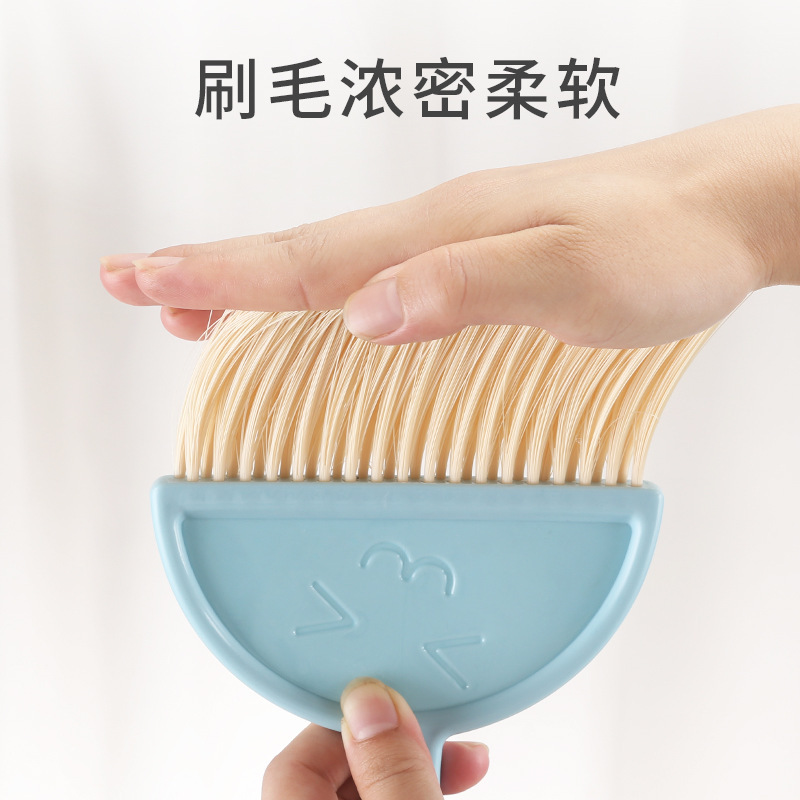 家庭用のデスクトップのミニ掃除は子供の小さい掃除をします。|undefined