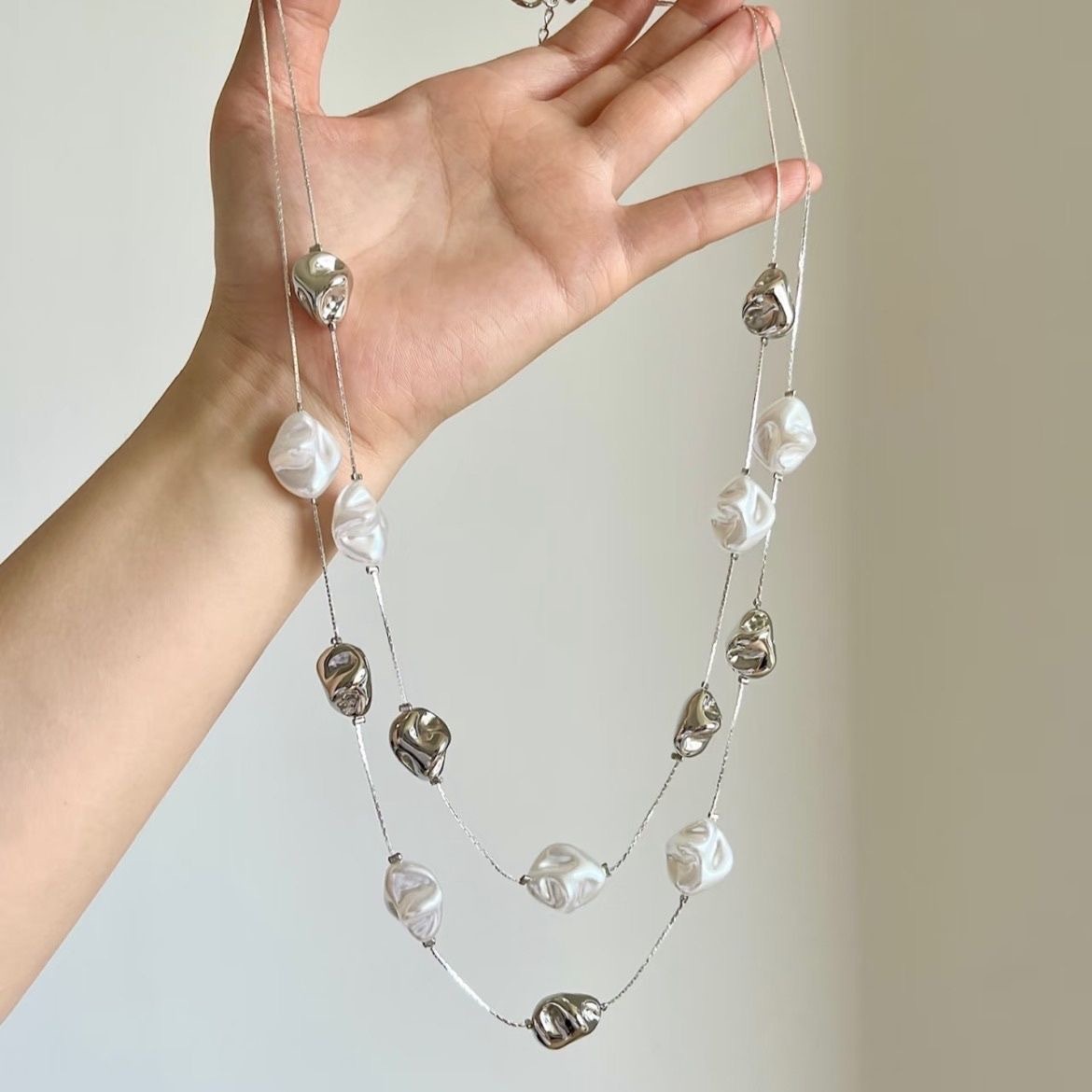 2025批发秋冬新潮长款毛衣链气质高级感多层珍珠服饰配饰长链项链