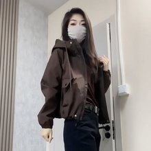 2025外套上衣休闲宽松秋季百搭新款外穿连帽冲锋衣短款夹克女