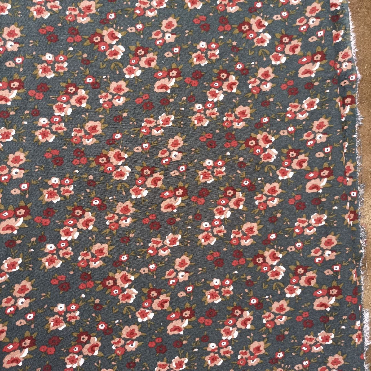 厂家直销 棉麻印花布 全棉 梭织 印花服装面料 现货供应