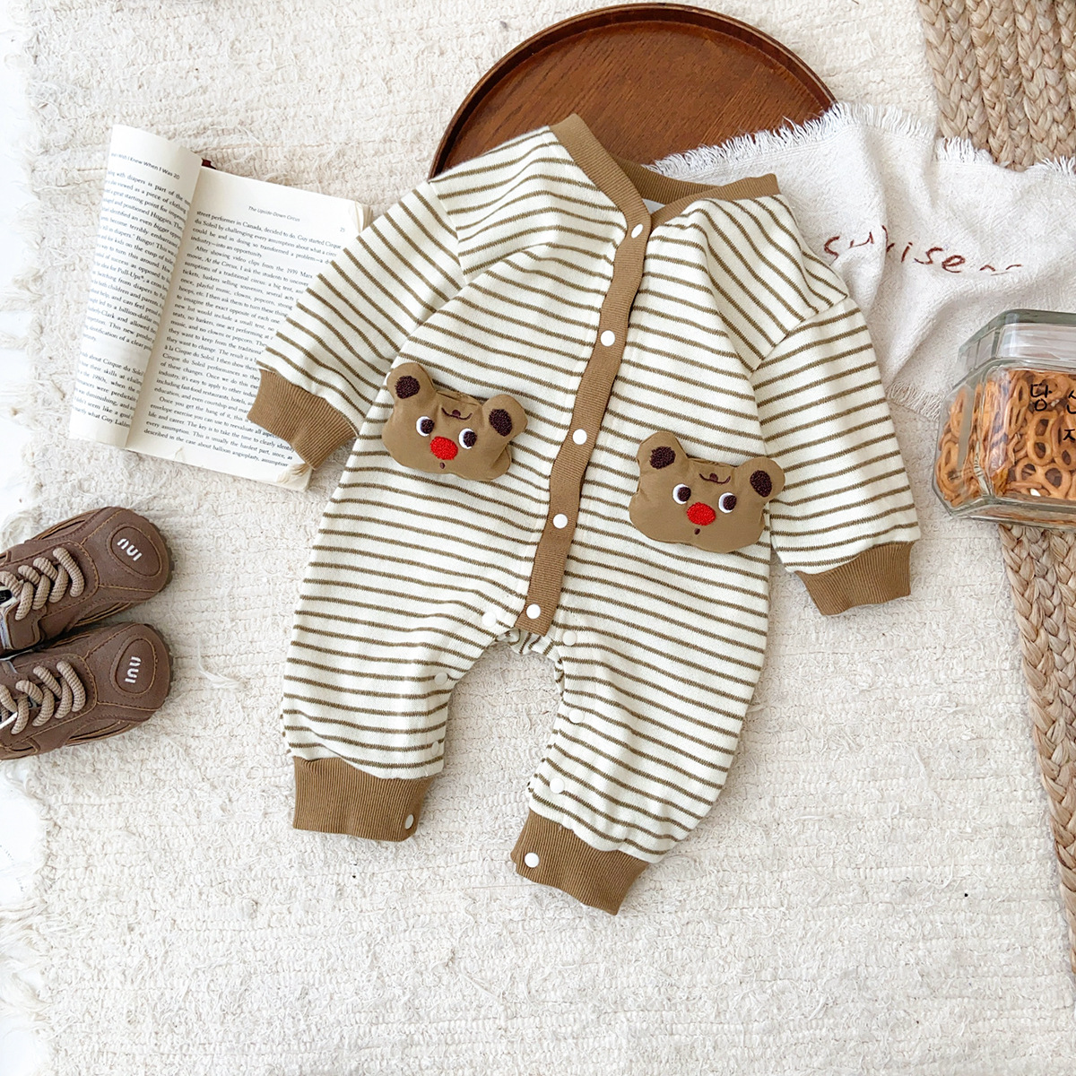 Ropa de una pieza para bebé coreana de primavera, mameluco a rayas de manga larga de estilo occidental para bebés y niños pequeños, traje de escalada de dibujos animados lindo y divertido para bebés