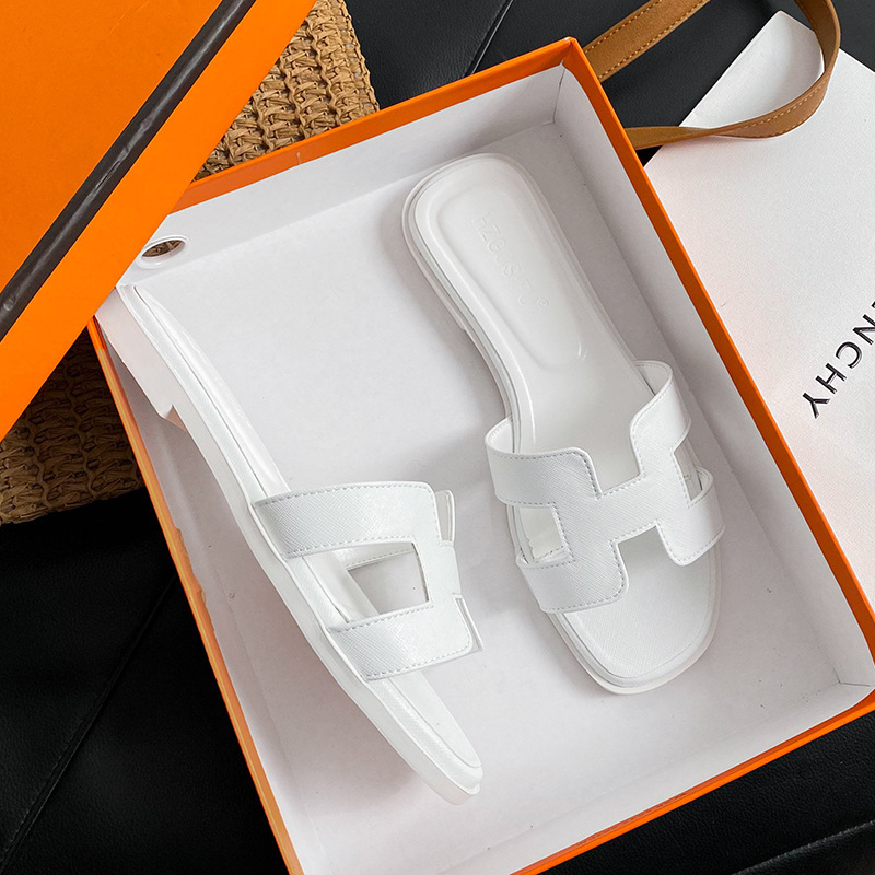 Women's Outdoor Slippers 2026 New Summer Fashion Versatile Flat Slide Sandals Beach Travel Sandals Export