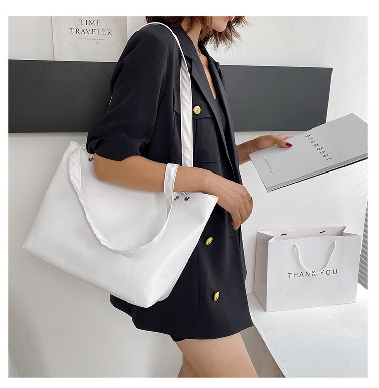 Korean Fashion Shoulder Fold  Chain Diagonal Bucket Bag Wholesale Nihaojewelry display picture 19