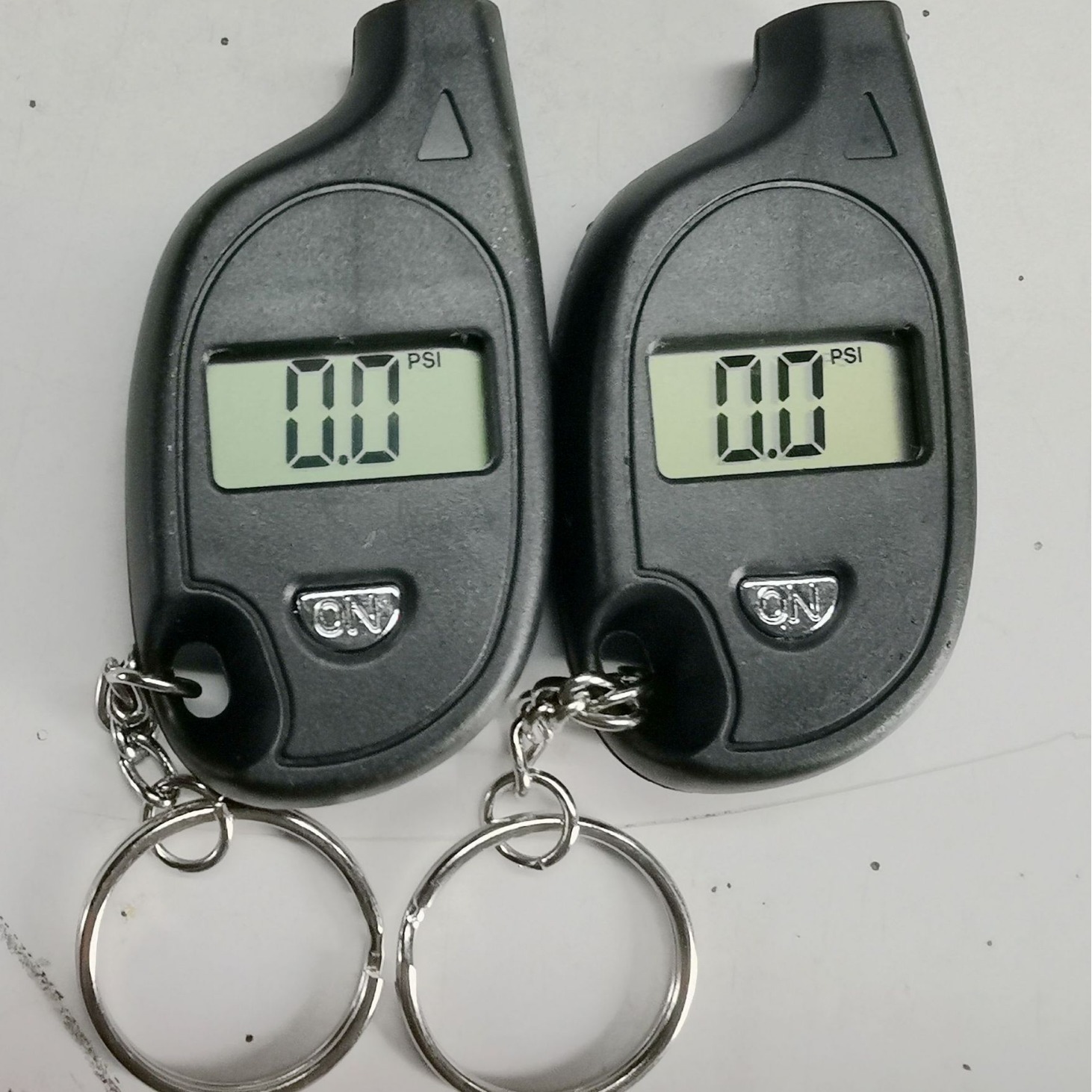 跨境 测量汽车轮胎胎压计数显钥匙扣迷你式汽车胎压表1010