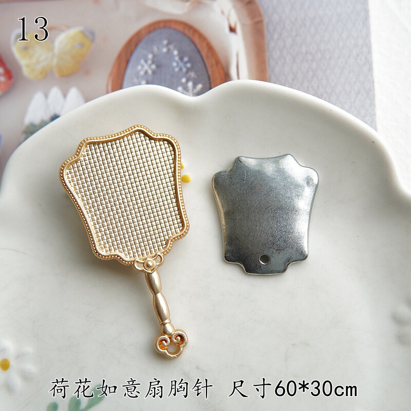 新款蝴蝶胸针蓝染刺绣新中式底托包布螺钿点翠蝴蝶三叶胸针|undefined