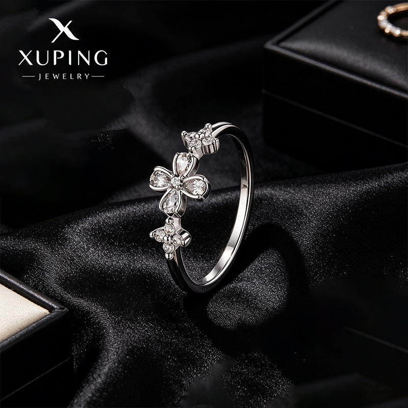 Xuping nuevo simple anillo de flores de viento de cobre ligado nicho blanco suave joyería dulce al por mayor