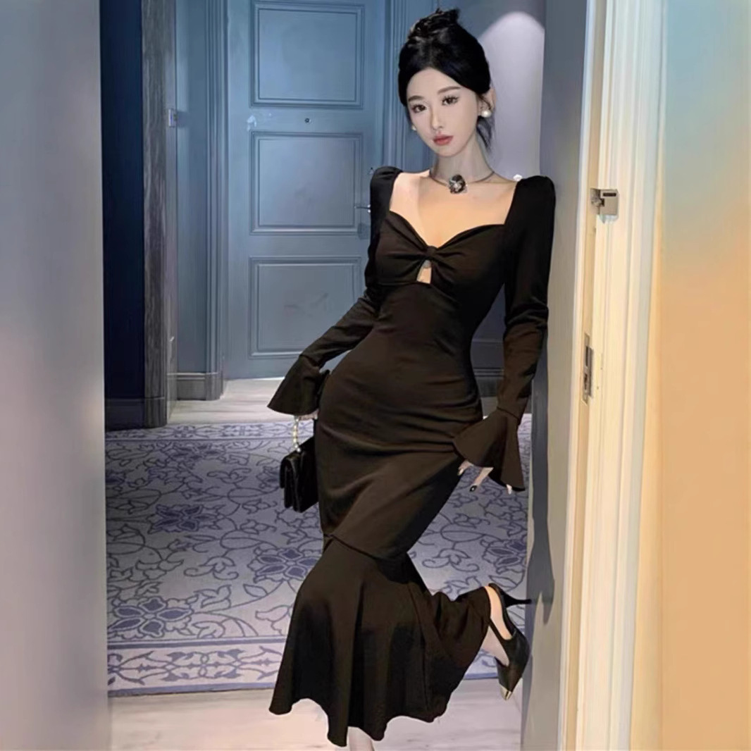 2026 Autumn/Winter New Black Sexy Low-Cut Long-Sleeve Dress with Waist-Cinching Slim Fit Mermaid Bodycon Base Dress