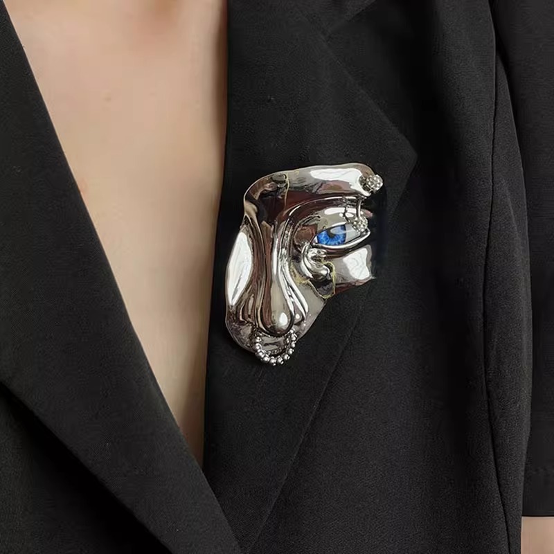 European and American New High-end Exquisite Nose Ring Gold Half Face Shape Personalized Exaggerated Brooch Female Retro Orc Mask