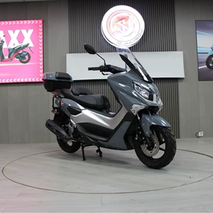 Yanacaq sərfiyyatına qənaət edən skuter, güclü 49/150Cc mühərrikli iki təkərli
