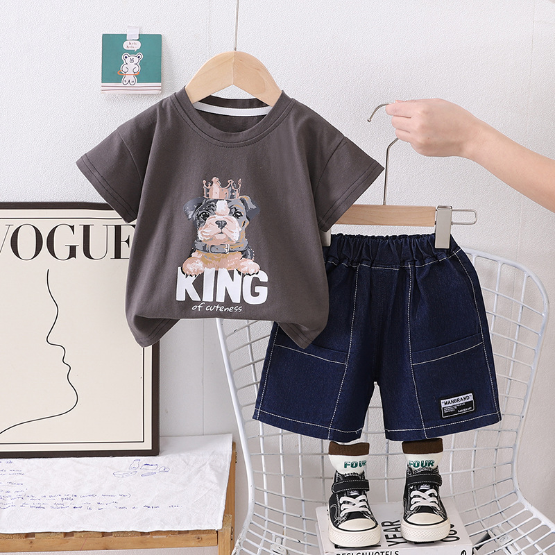Ensemble deux pièces pour garçons, tendance été 2026, composé d'un t-shirt à manches courtes et d'un short, motif dessin animé. ALYCExiyuebaobao_voghion.com