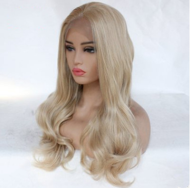 Mayorista estilo euroamericano oro claro inclinado pelucas ondas de fibra química delantera encaje medio tejido mano cubierta de cabeza LW0098