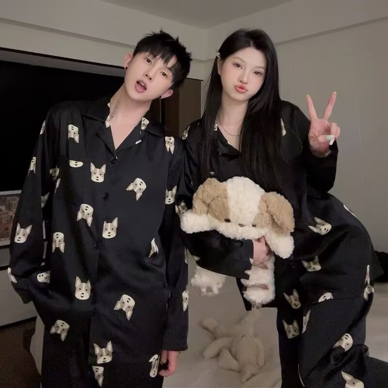 검은 강아지 긴팔 긴바지