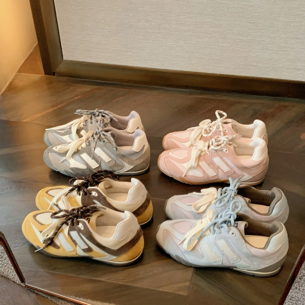 Versión de cuero de vaca de la uva de la misma moda de zapatos casuales zapatos de deporte retrógrado zapatos de entrenamiento de mujer