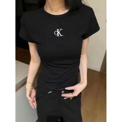 CK小刺繍シンプル25早春新作アルファベットプリント丸襟修身ショートデザイン半袖tシャツ