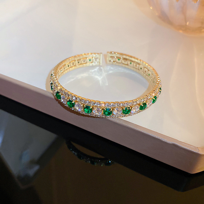 欧米のクロスボーダーにジルコンを入れて、ブレスレットを開けます。