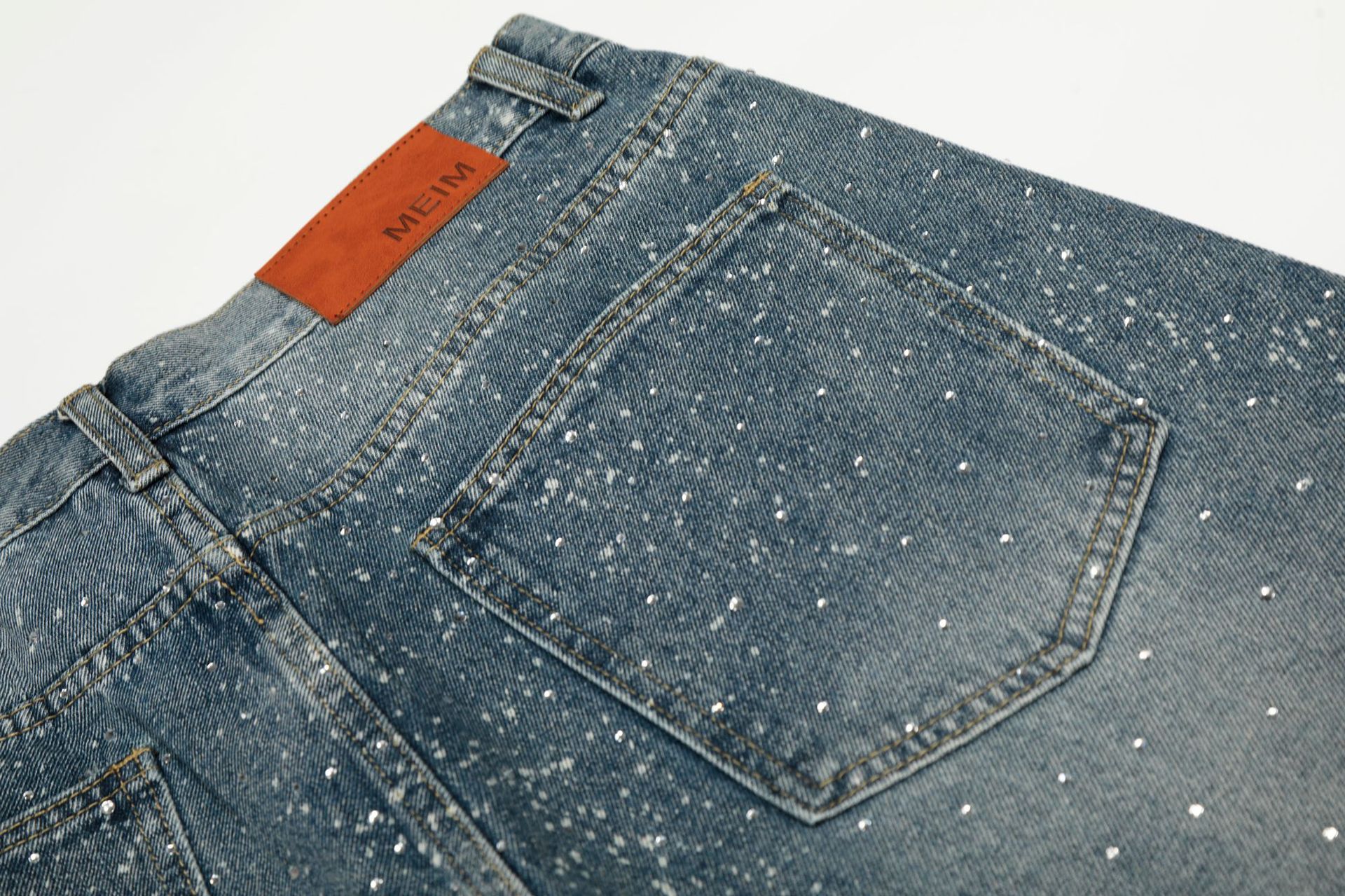 Unisex High Street Vintage Washed Blue Distressed Denim Jeans Rhinestone Embellishments Relaxed Fit Button Fly Non-Stretch Cotton_voghion.com