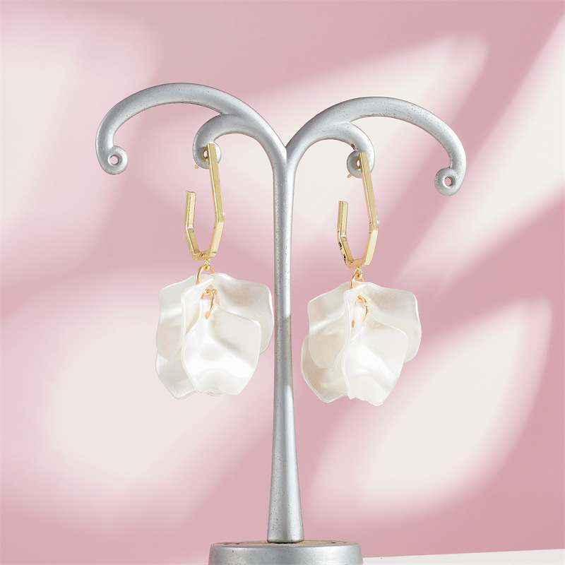 1 Pair Casual Vacation Petal Stoving Varnish Arylic Drop Earrings display picture 4