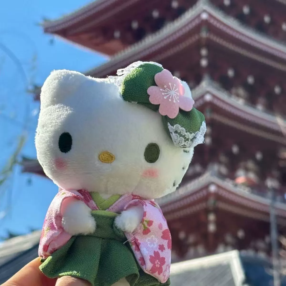 Брелок-плюш Hello Kitty в кимоно куколка, кулон к сумке — дизайны матчa и сакура, 45 г