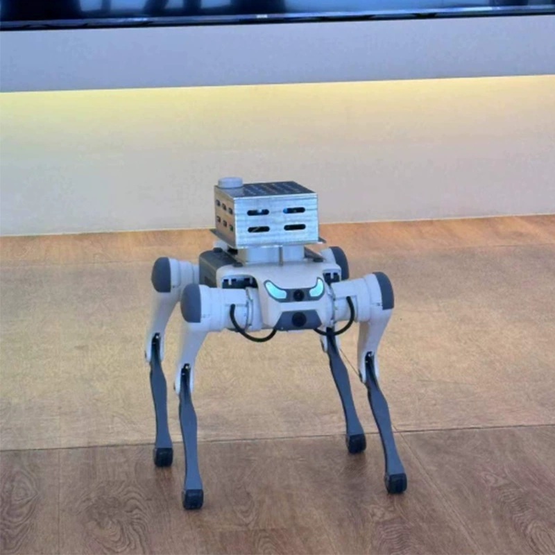 Многофункциональная роботизированная собака перемещается для мониторинга окружающей среды газа