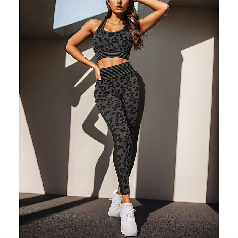Europa y los Estados Unidos leopardo I-shaped espalda hermoso sujetador de fitness sin costura tejido transpirable alta elástica correr ajuste conjunto de yoga