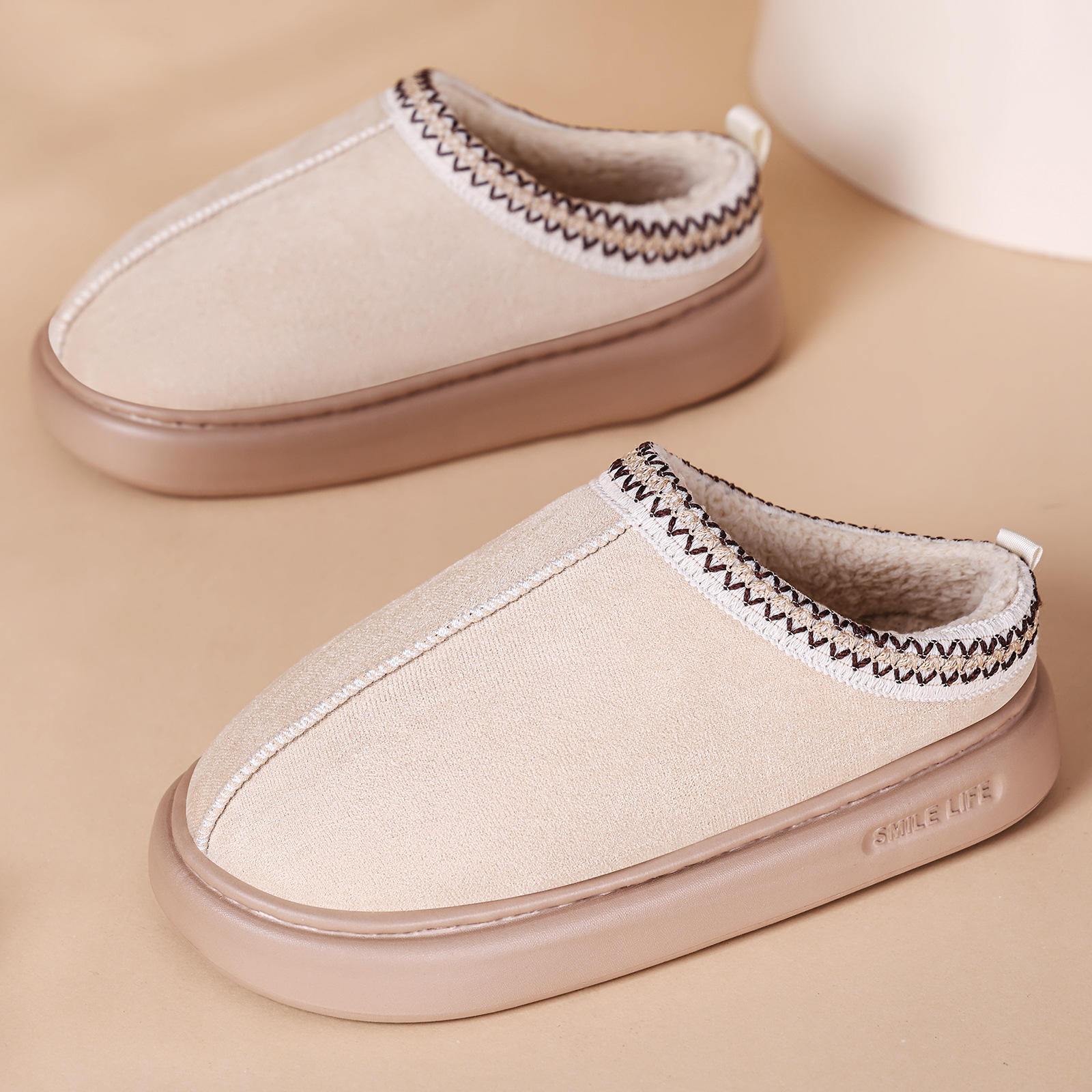 Zapatos caseros de algodón transfronterizos de invierno calentados zapatillas de lana y zapatillas de lana con un pedazo y medio zapatillas de algodón cómodas