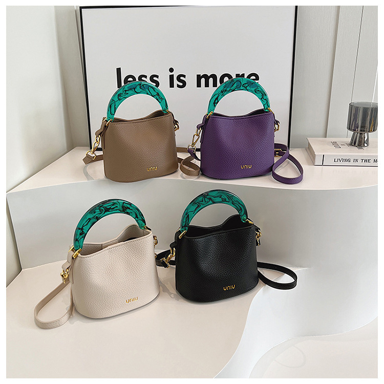 Women's Small All Seasons Pu Leather Solid Color Basic Bucket Lock Clasp Handbag display picture 5
