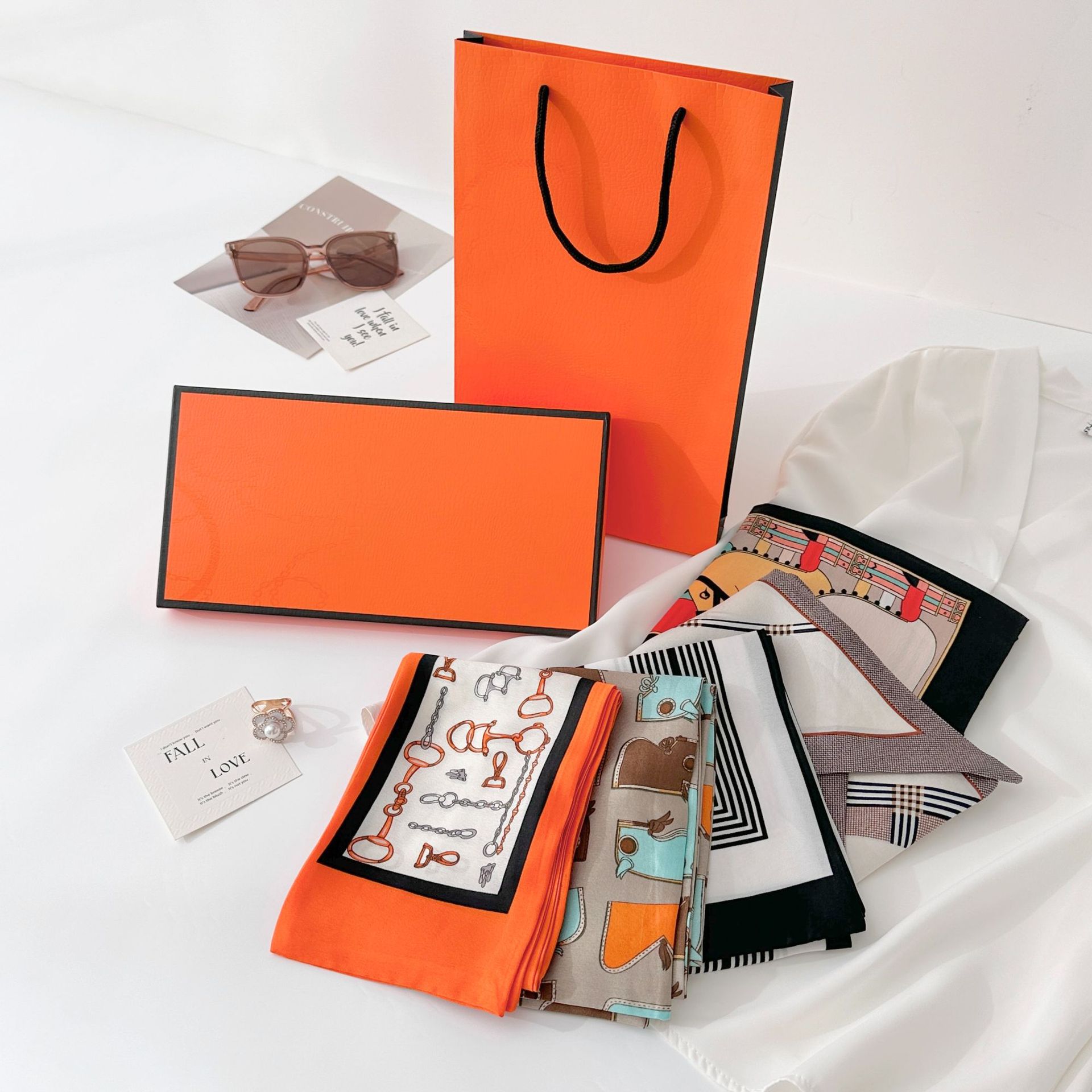 Ropa profesional de mujeres urbanas temperamento de moda con bufandas de correa de ángulo plano para enviar a mamá bufandas de moda caja de regalo