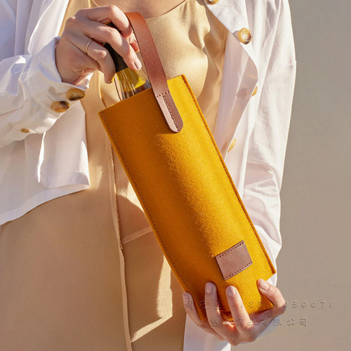 Felt red wine bag, single wine Christmas hand-held gift bag, simple red wine felt hand-held storage bag