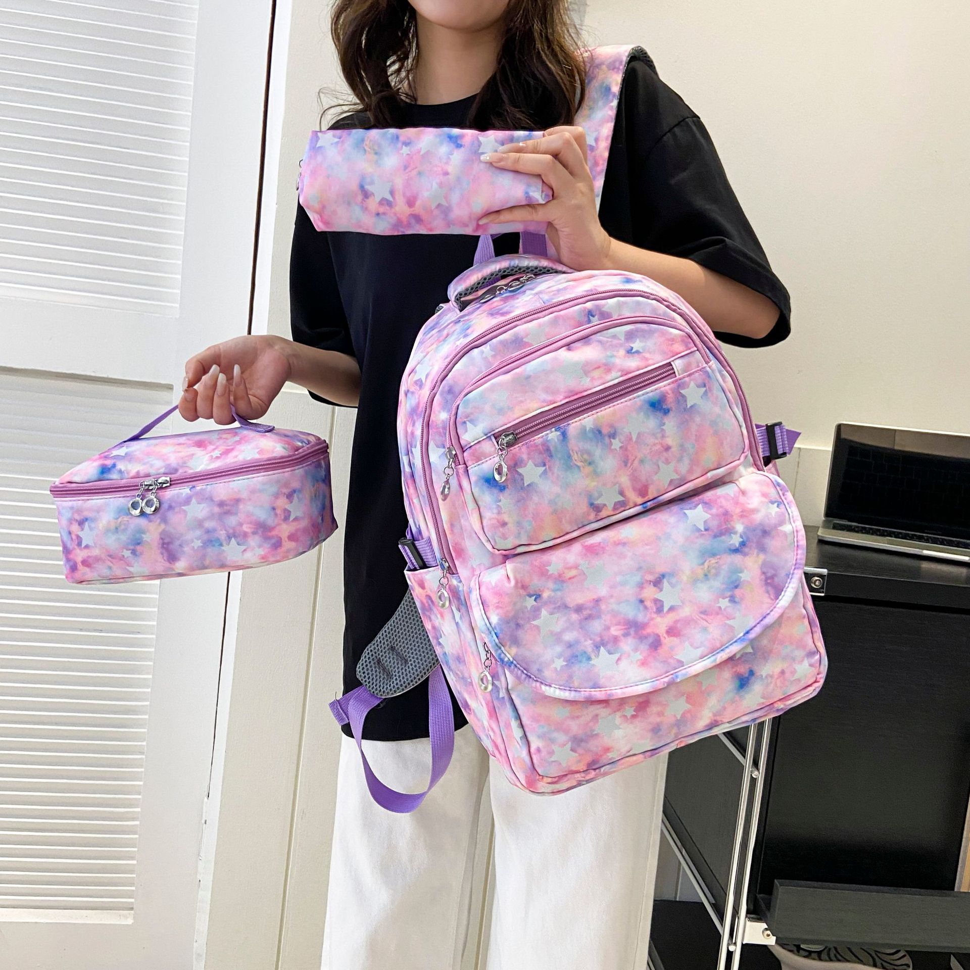 定制2024跨境新款书包女高中学生初中生小学生三件套简约双肩包