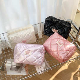 菱格光面化妆包绗缝高颜值大容量手拿化妆包便携化妆包收纳洗漱包