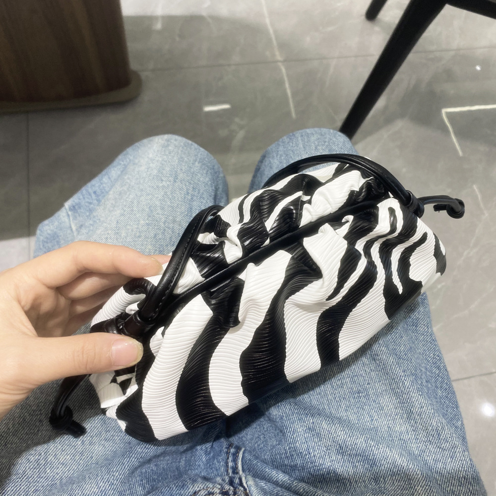 Rayas De Cebra Tamaño Pequeño Cebra Raya Grande Cuero Sintético Cebra Cuadrado Bolsos De Noche display picture 9