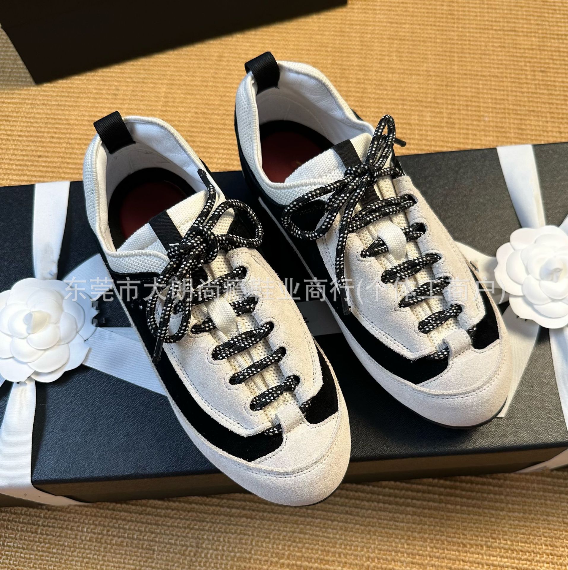 Wan Chan High-End 26 New Vintage Black and White German Training Shoes for Women, Color-Block Suede Flat Casual Shoes, Commuting Forrest Gump Shoes