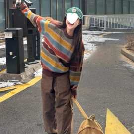 慵懒复古彩条纹毛衣女圆领秋冬长袖百搭盐系针织套头软糯加厚上衣