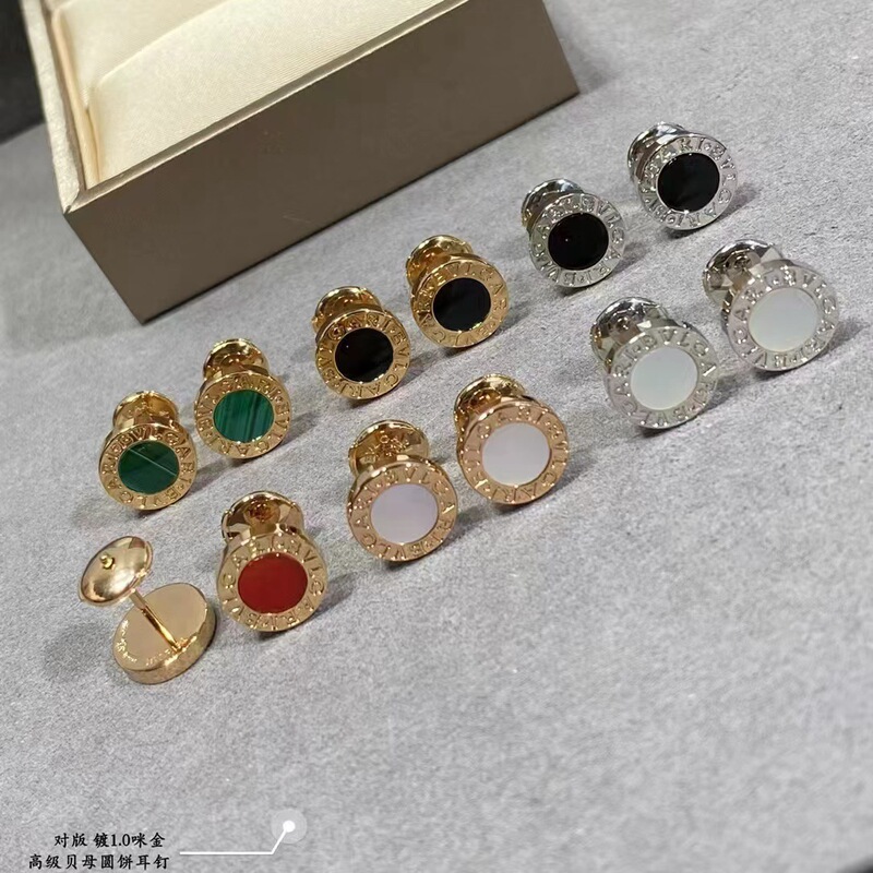 Baojia マザーオブパールイヤリングクラシックハイバージョン V ゴールドフルダイヤモンド黒と白のマザーオブパールファッションライト高級デザインイヤリング女性のための卸売|undefined