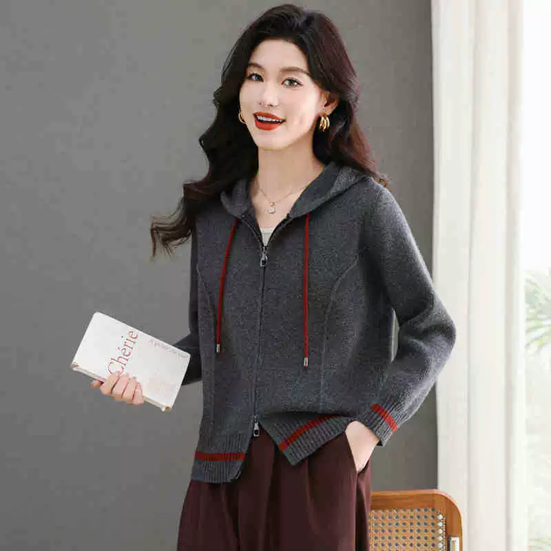 Женская осенняя вязаная кофта с капюшоном 2025 года, новый стиль, элегантный повседневный кардиган для женщин среднего и старшего возраста
