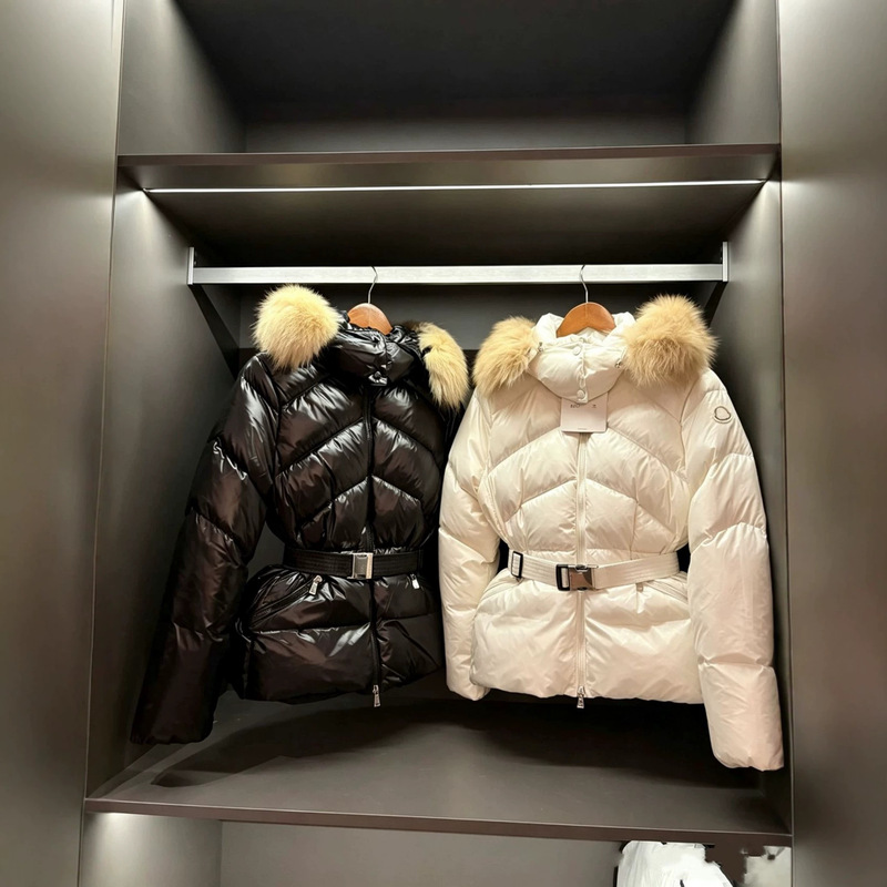 Exclusive version, in stock, high-quality M-brand 25 new model down jacket with large fur collar and waist-cinching design, fashionable and versatile women's coat Exclusive version, in stock, high-quality M-brand 25 new model down jacket with large fur collar and waist-cinching design, fashionable and versatile women's coat