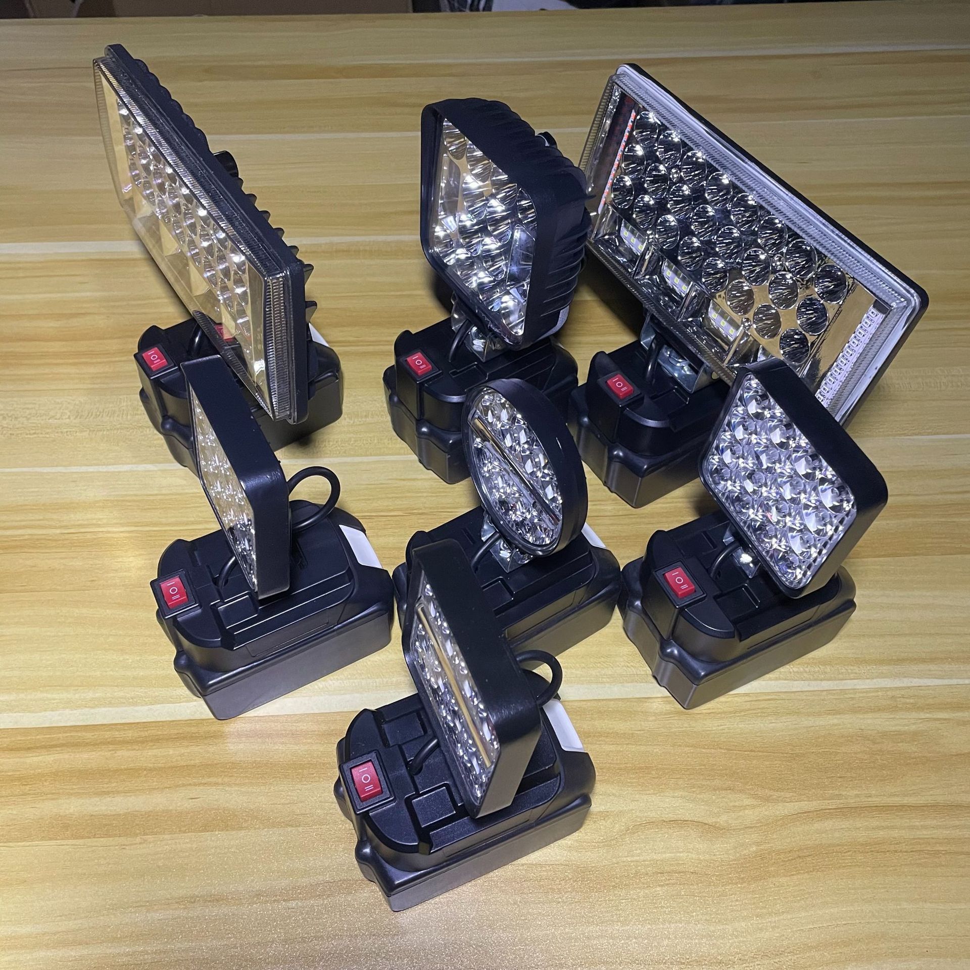 配件外贸2312爆闪多色锂电LED工作灯裸机(MT插口)黑色或兰色底座