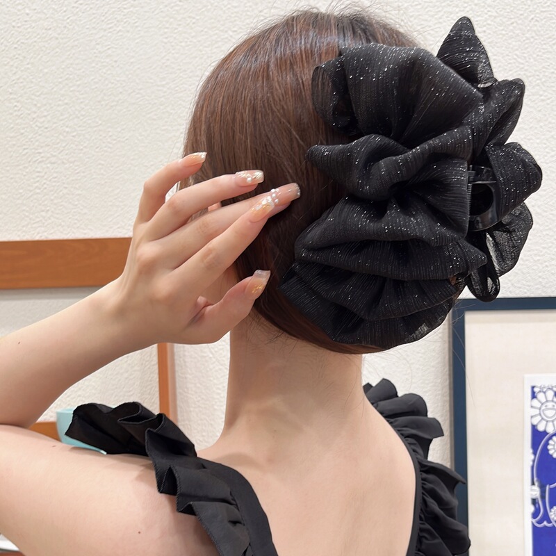 韓国の優雅な黒色の大きい蝶結びの髪飾りの女性の後頭部は大きいサイズの高級な夏のサメをつかんで1を挟みます。|undefined