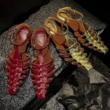 2024夏季牛皮复古风金色气质镂空丁字扣带时尚坡跟包头罗马凉鞋女