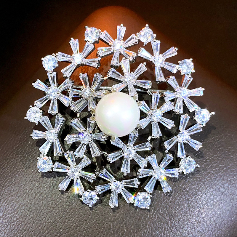 Cross-Border Snowflake Pearl Brooch Natural Freshwater Pearl Corsage Precision Micro-Paved Zircon Fashion Coat Clothing Pin