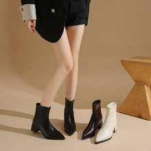 2025年秋冬季新款英伦风时尚舒适尖头后拉链粗跟女士短靴现货批发