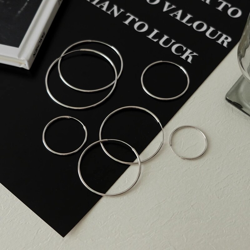 Silver Thin Hoop Large Earrings for Women, Trendy and Cool Circle Earrings, Exaggerated and Stylish Plain Hoop Earrings, Popular Earrings, Ear Studs, and Ear Pendants