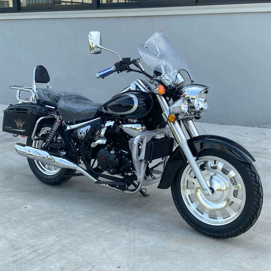 Круизер-мотоцикл Qianjiang Storm Prince 150cc, американский ретро стиль, ветровое стекло и багажник