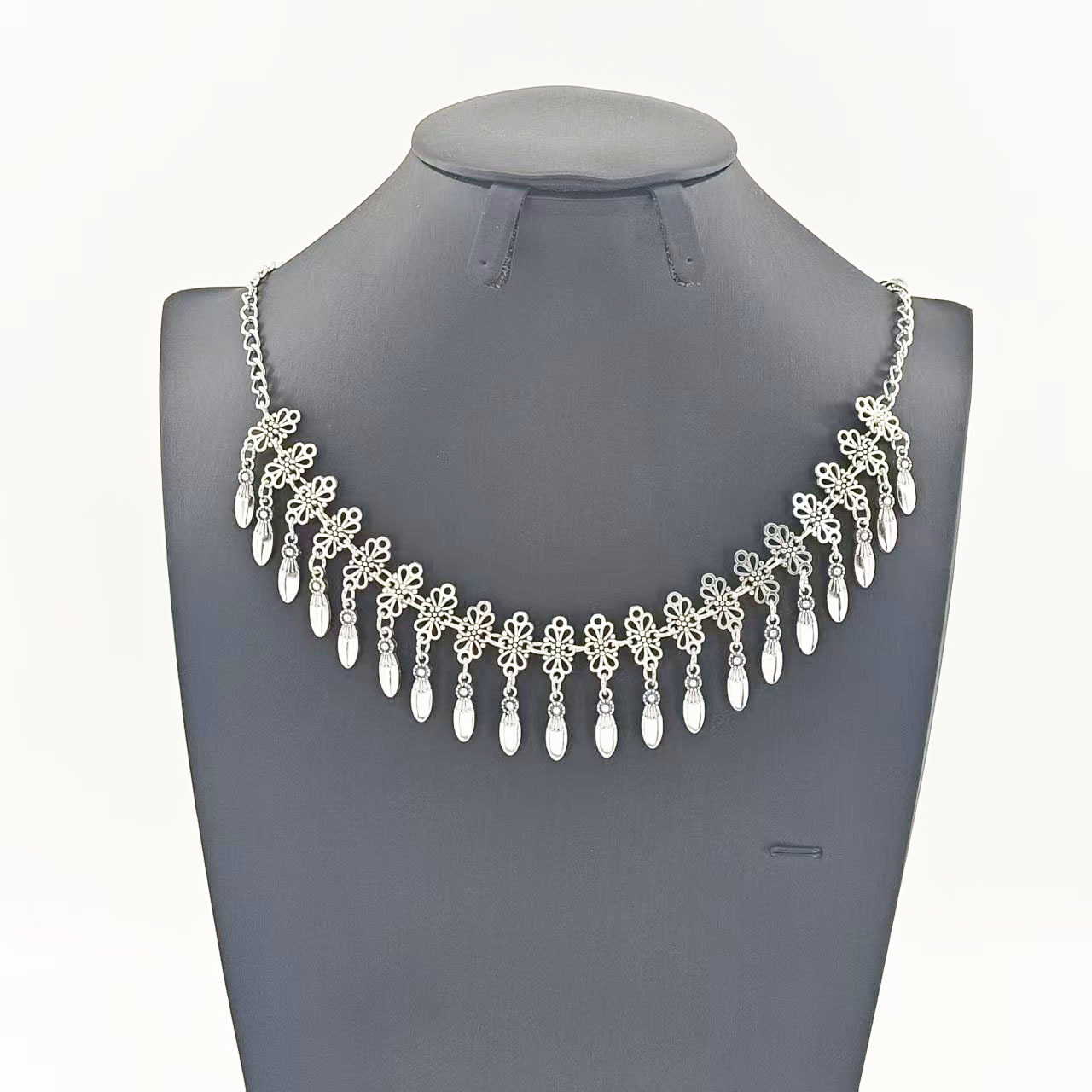 Wholesale of luxury jewelry for international trade, including hollow necklaces, headpieces, and other accessories for women, perfect for weddings, evening parties, and galas