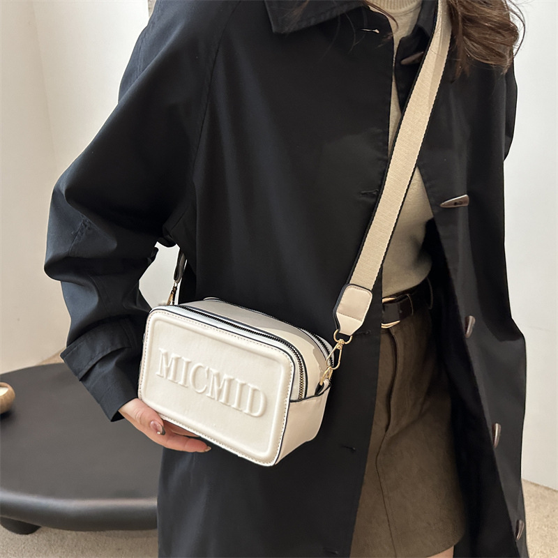 Tendencia simple bolso pequeño otoño / invierno 2024 nuevo estilo de moda impresión de letras bolso de hombro casual versátil mochila