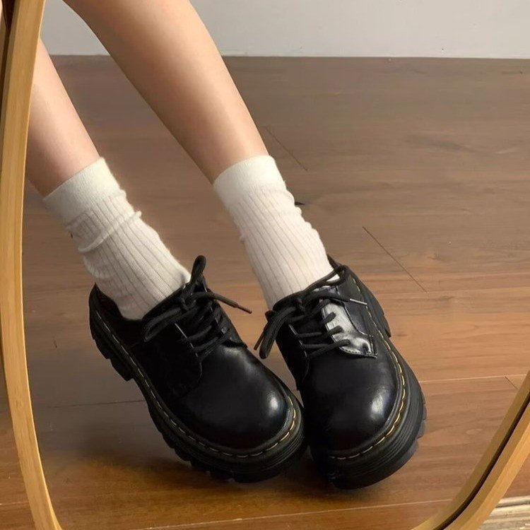 Redonda cabeza dos zapatos de cuero retrógrados para mujeres verano y otoño 2026 nuevo estilo británico con suela gruesa para ir con falda Martin zapatos individuales